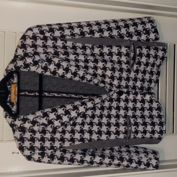 Ellen Tracy Jackets & Blazers - Pictures say it all